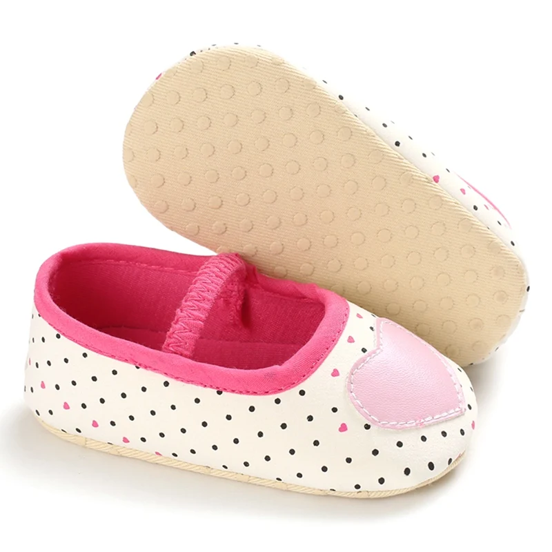 Одежда для маленьких девочек с принтом сердца; нескользящая детская обувь; обувь для маленьких девочек; кроссовки на мягкой подошве; Chaussure Bebe Fille Sapato Bebe