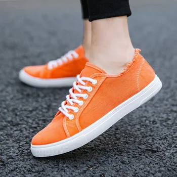 

2019 New Skateboarding Shoes Sneakers Men Comfortable Leisure Canvas White Shoes Sports Spring New Male Lace Up Sneakers K1-37