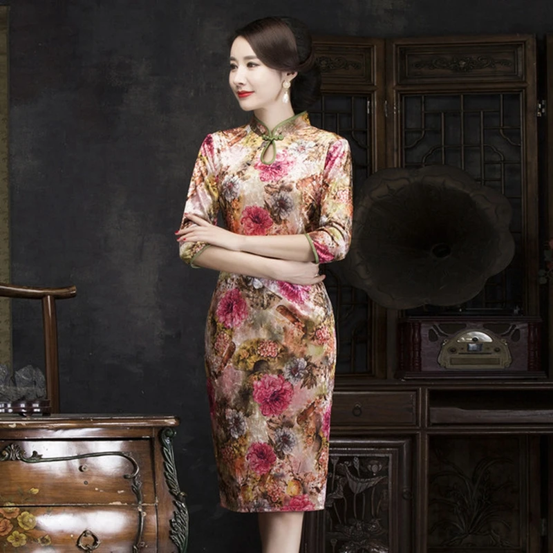 Chinese traditional style Plus size XL Red printing banquet cheongsam new seven-point sleeve long carved velvet short cheongsam