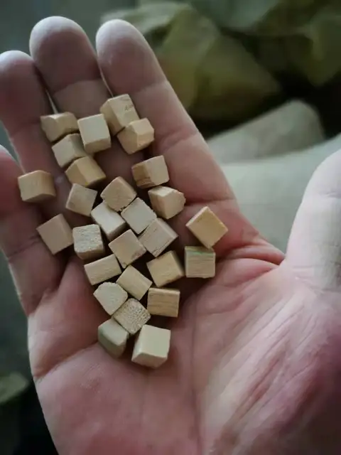 WOODEN CUBES FOR POLISHING 2 KG