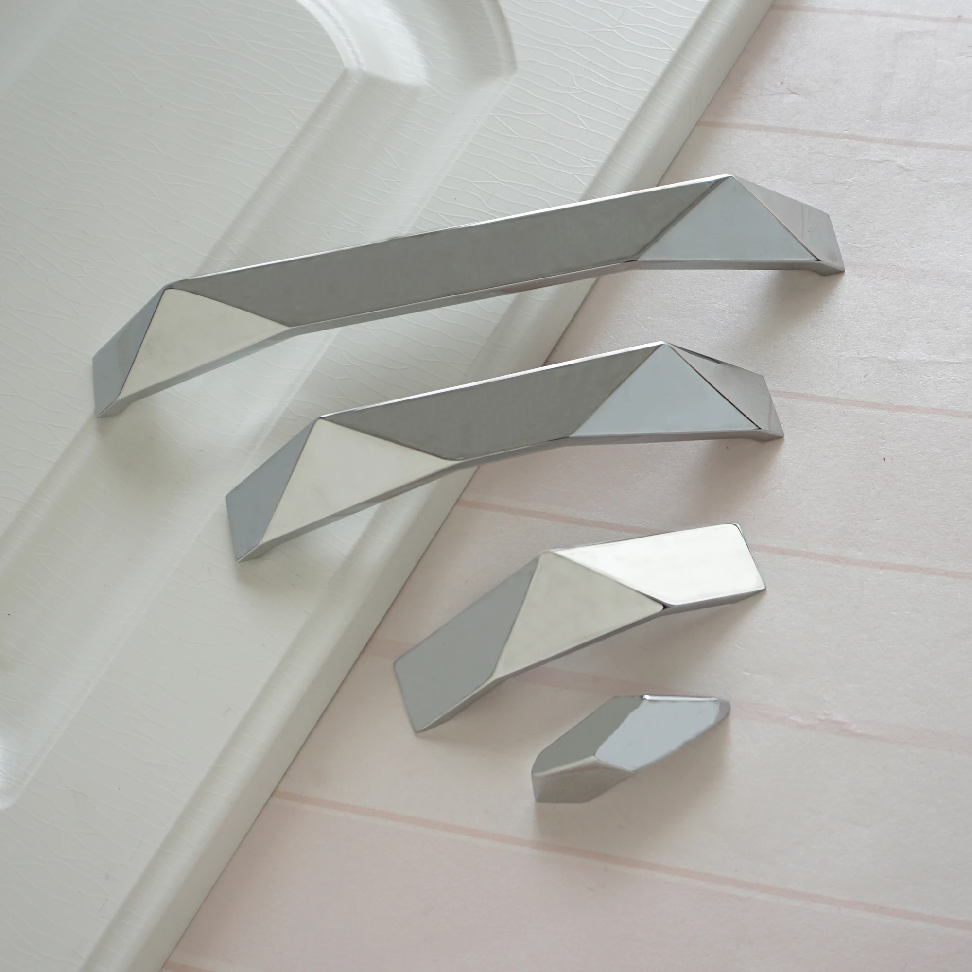 1.26" 2.5" 5" 7.55" Furniture Handles Zinc Alloy Door Pull Handles Bright Chrome Dresser Drawer knobs Wardrobe Handles Hardware