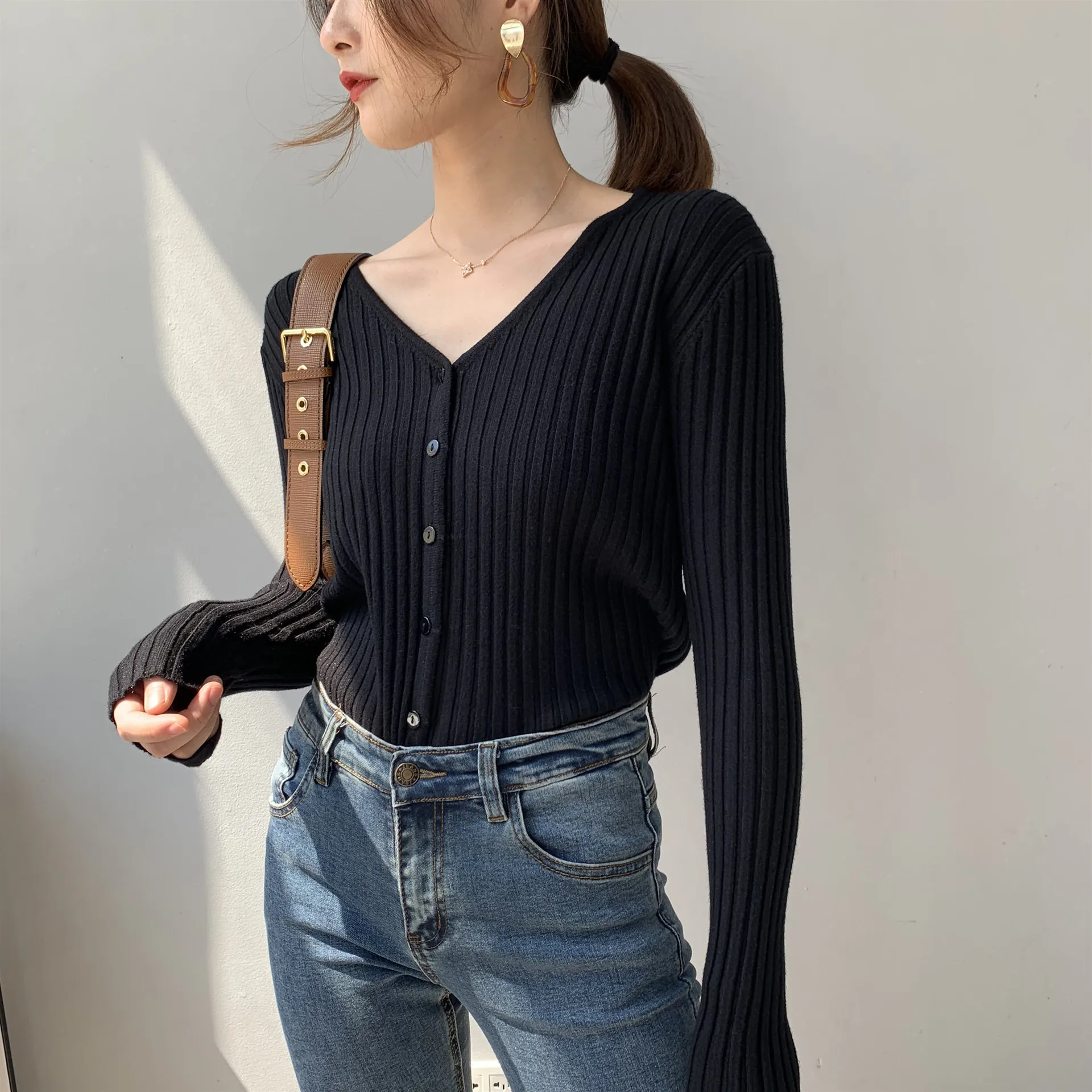INNASOFAN Knitted sweater Women Autumn Spring long-sleeved cardigan Euro-American fashion chic elegant V-collar solid sweater