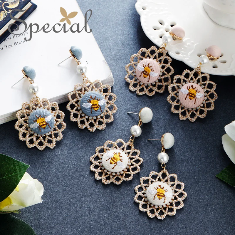 

Special Europe and the United States S925 silver needle ins girl heart bee earring ear decoration female ear nail S1988E