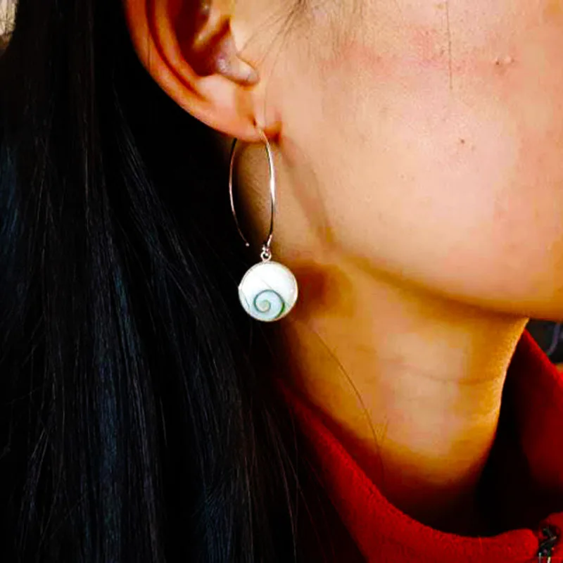 

Fashion natural shell hoop earrings women boho Exaggerated silver color big circle conch earrings girl orecchino earring jewelry