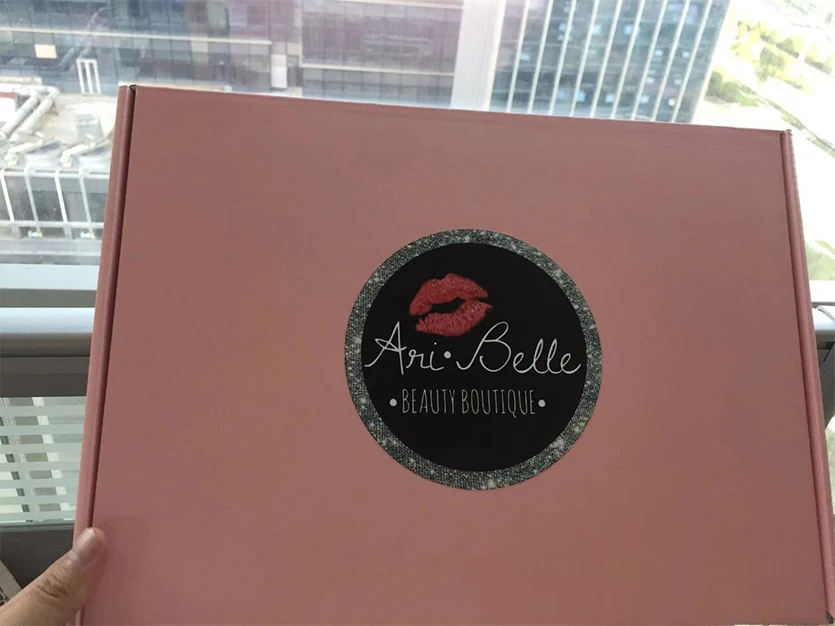 100 шт./лот заказной логотип гофрированная бумага почтовый ящик розового цвета коробки для упаковки платья и волос парики подарочная коробка