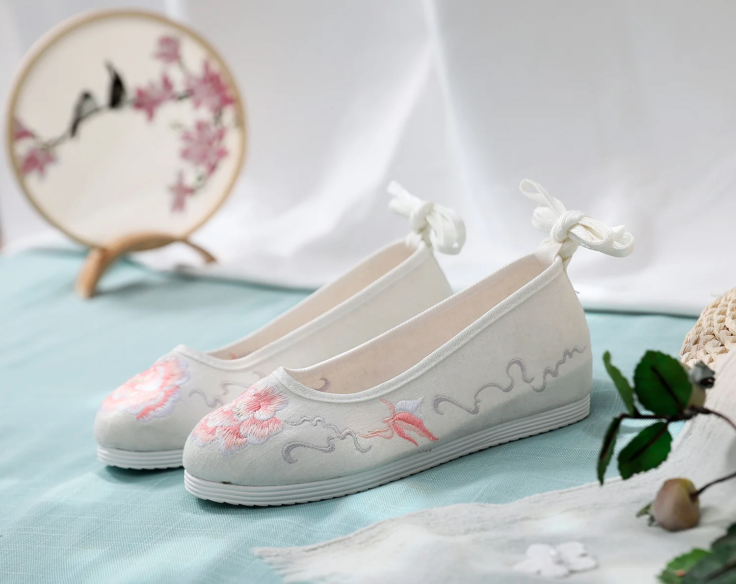 Flawless Elevator 3 Centimeter Arched Shoe New Products Antique Style Lace-up Alice Head Embroidered Shoes