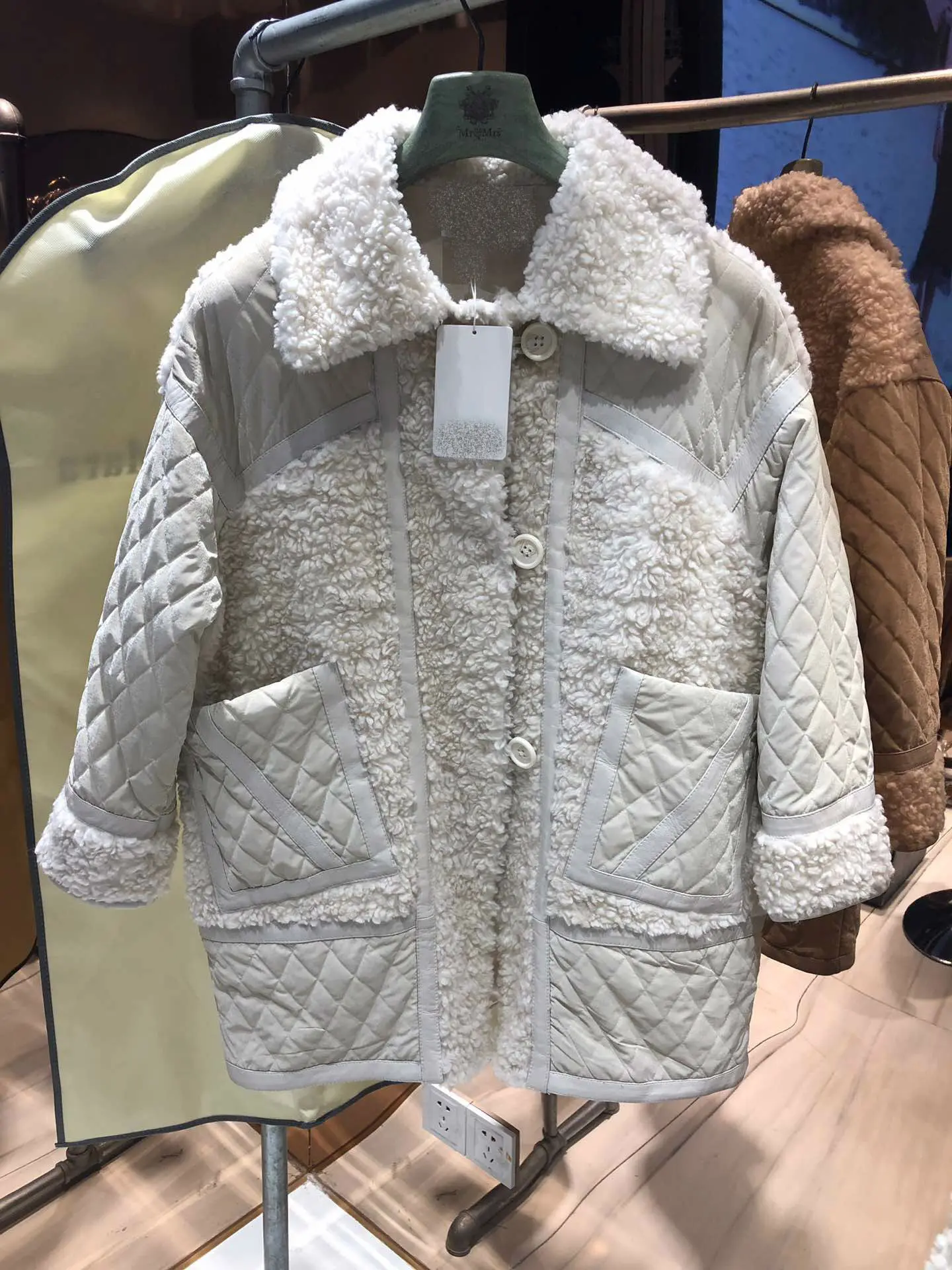 

2019 New Elegant Casual Fashion White Loose Plaid Patchwork Wool Fleece Women Coat with Leather Pockets&seelves