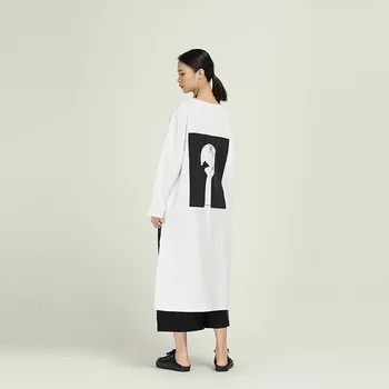 

LANMREM 2020 Spring New Fashion Round Collar Personality Printting T-shirt For Women Black White Irregular Hole Tops YH629