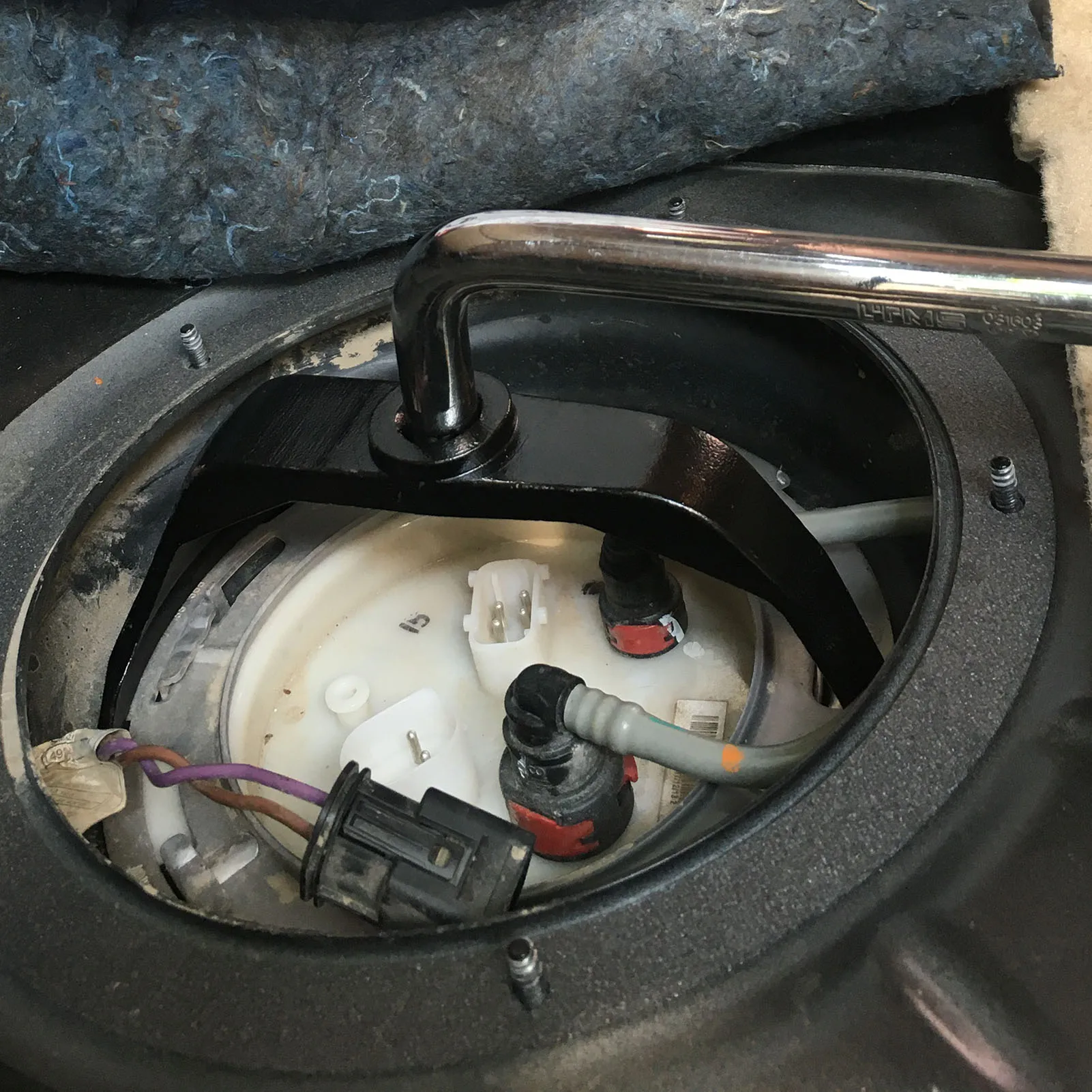 

Wrench Anti-Slip Car Universal Fuel Tank Cap Lock Ring Steel Pump Cover Removal Tool Wrench Fuel Tank Cap Lock Rings