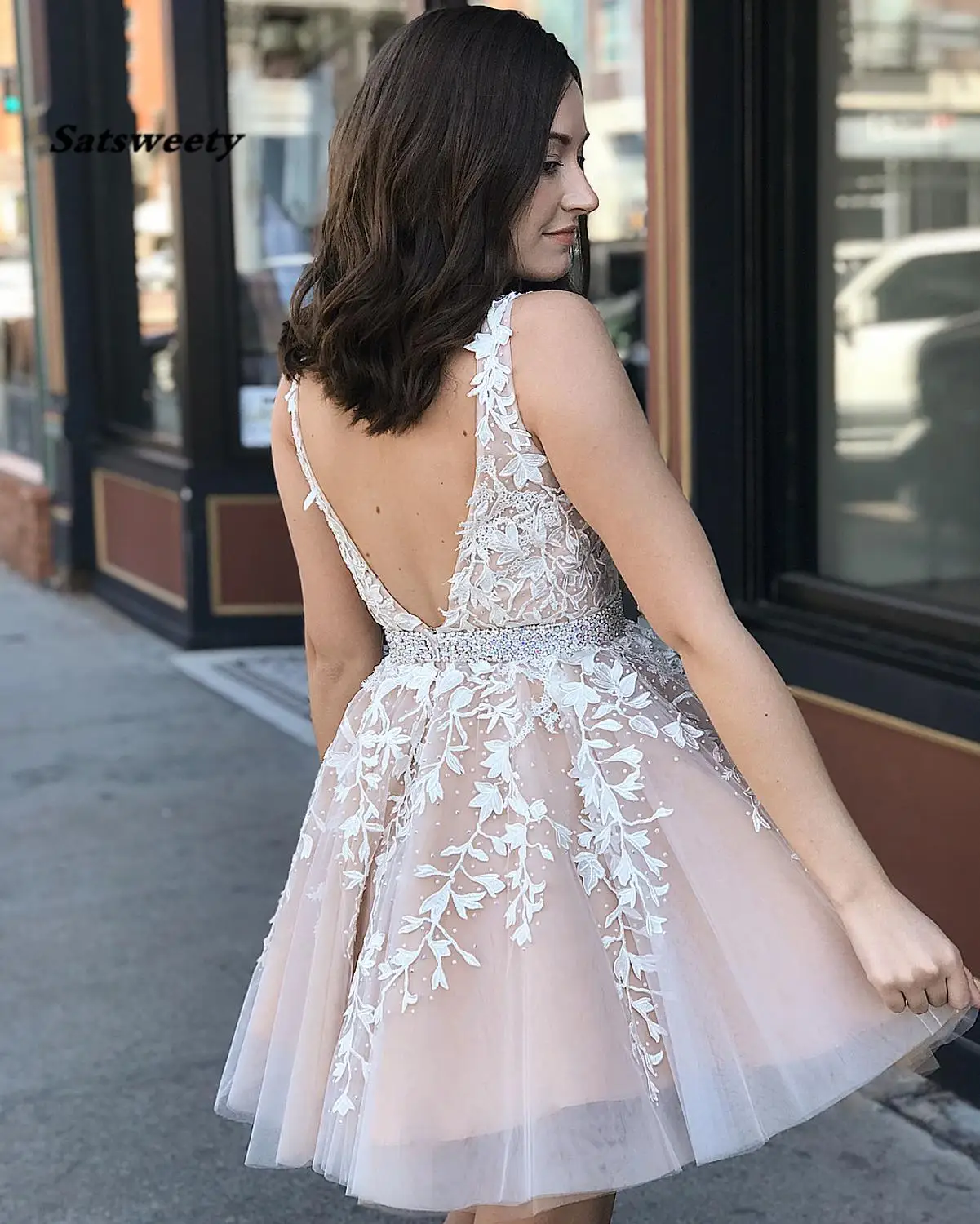 vestidos de c&oacute;ctel Short Homecoming Dresses V A line Lace Appliques vestido curto Crystals Cocktail Party Gowns Open Back