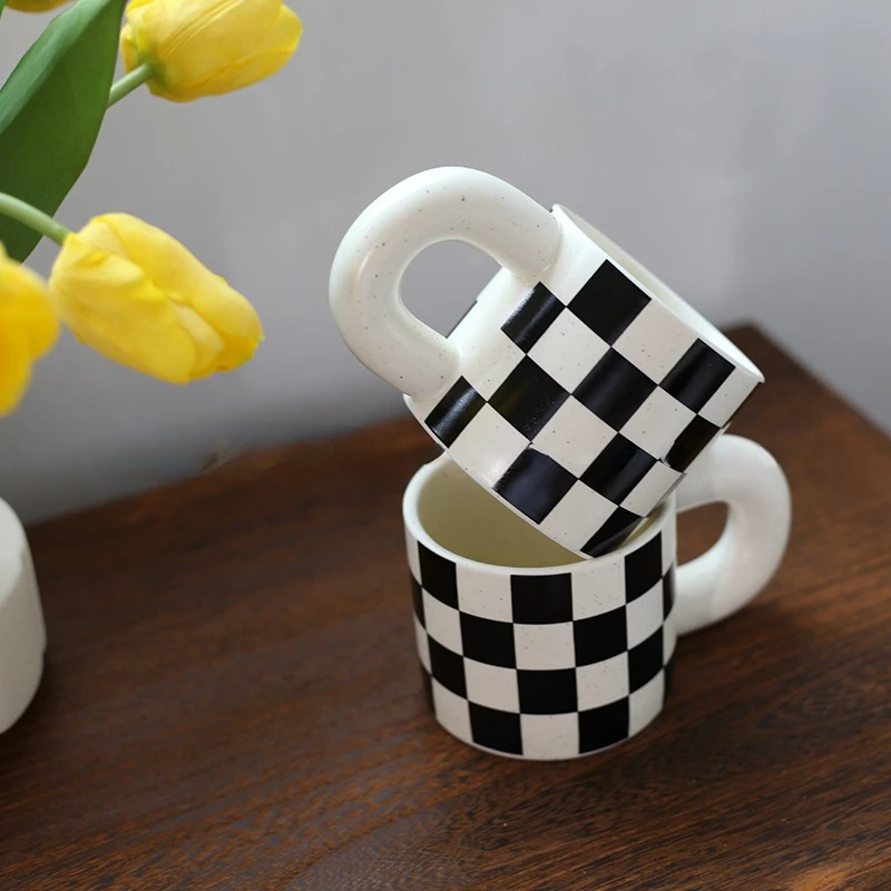 Black and White Checkerboard Lattice Mug Nordic Ins Net Red Ceramic Water Cup Mosaic Simple Milk Coffee | Дом и сад