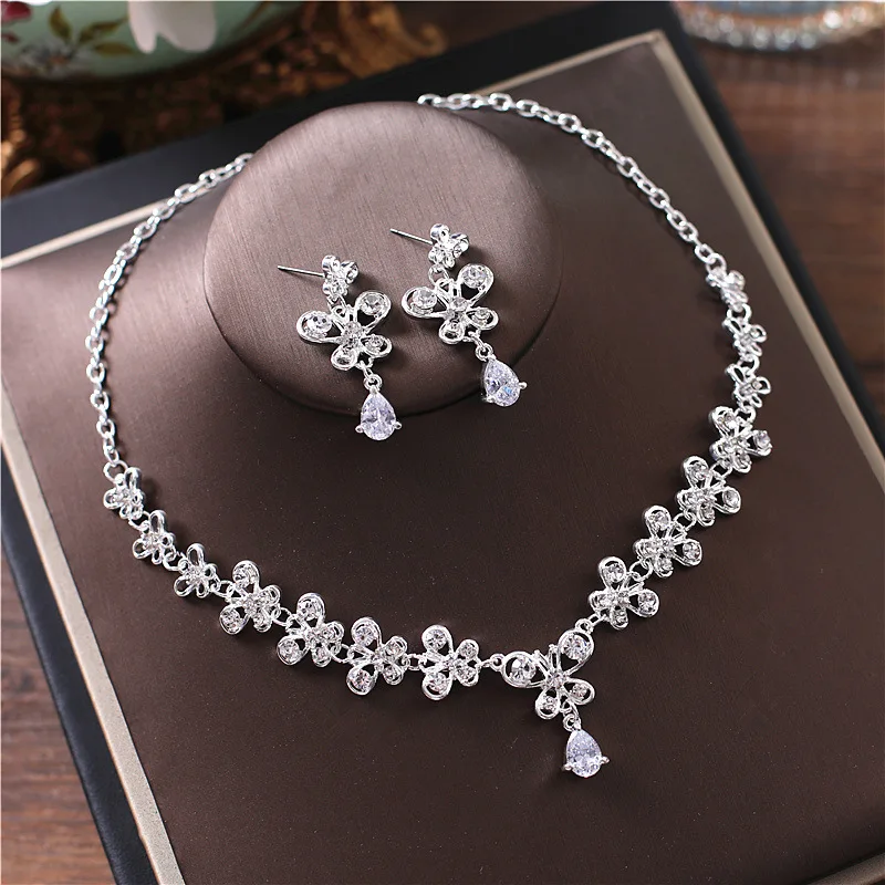 

Sweet Korean Style Bride Butterfly Man-made Diamond Zircon Necklace Earrings Two-Piece Set Versatile Marriage Wedding Dress Orna