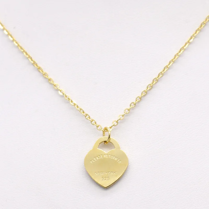 

Hot Fashion Gold Color Peach Heart Pendant Necklace Fine Jewelry Brand Love T Necklace Women Paragraph Clavicle Necklace