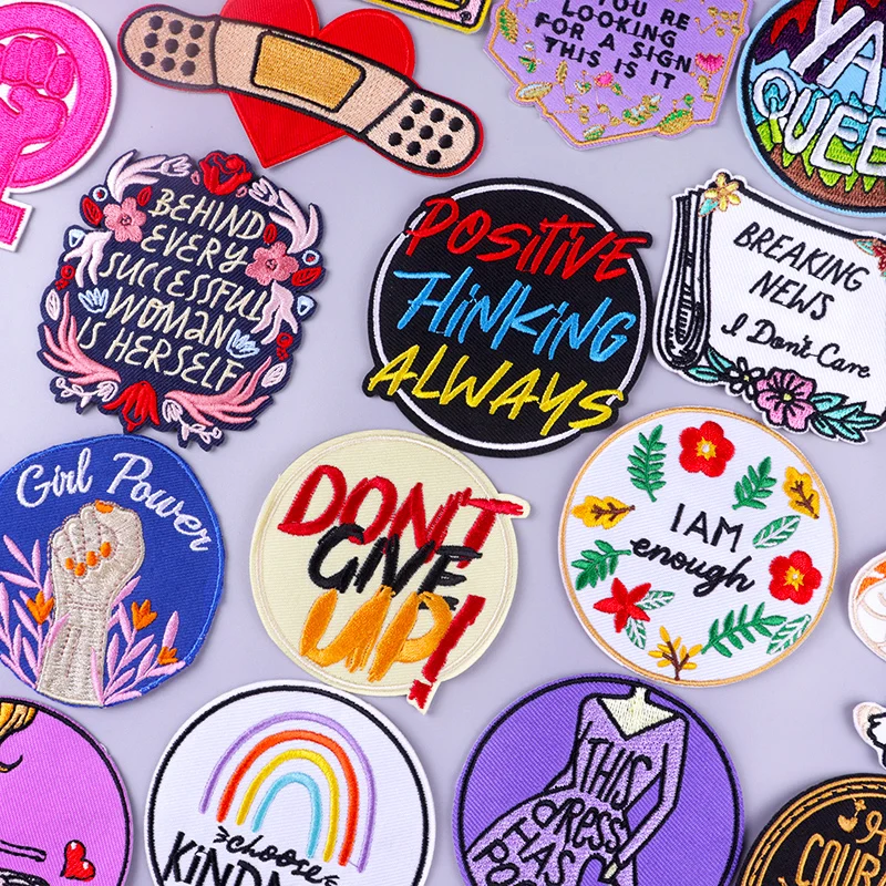 Термоклейкие нашивки с мультяшными буквами аппликацией и вышивкой | Дом сад