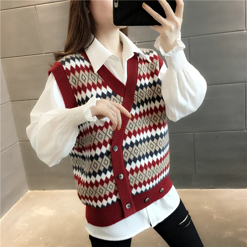 

19627 (room 3, row 1, middle 4) real shot cross V-neck diamond vest 39