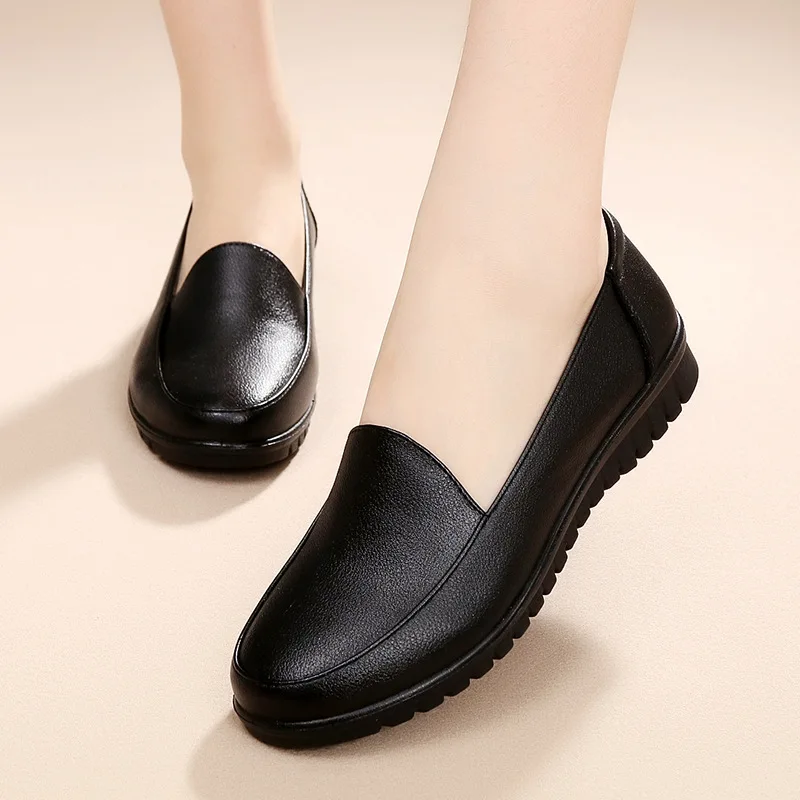 Обувь для пожилых людей большого размера Нескользящая женская обувь на мягкой подошве для среднего возраста кожаные туфли на плоской