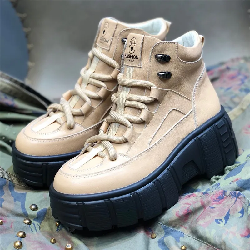 

2019 autumn and winter new brand leather rivet cross with Martin boots color matching muffin platform boots female boots