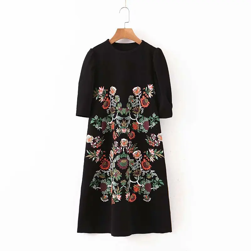 Женское свободное черное платье миди с коротким рукавом и вышивкой повседневный