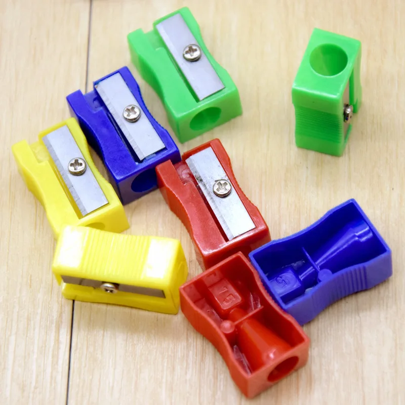 50 개 공장 직접 공급 간단한 작은 연필 깎이 사각형 실용적인 플라스틱 연필 깎이 도매 공급