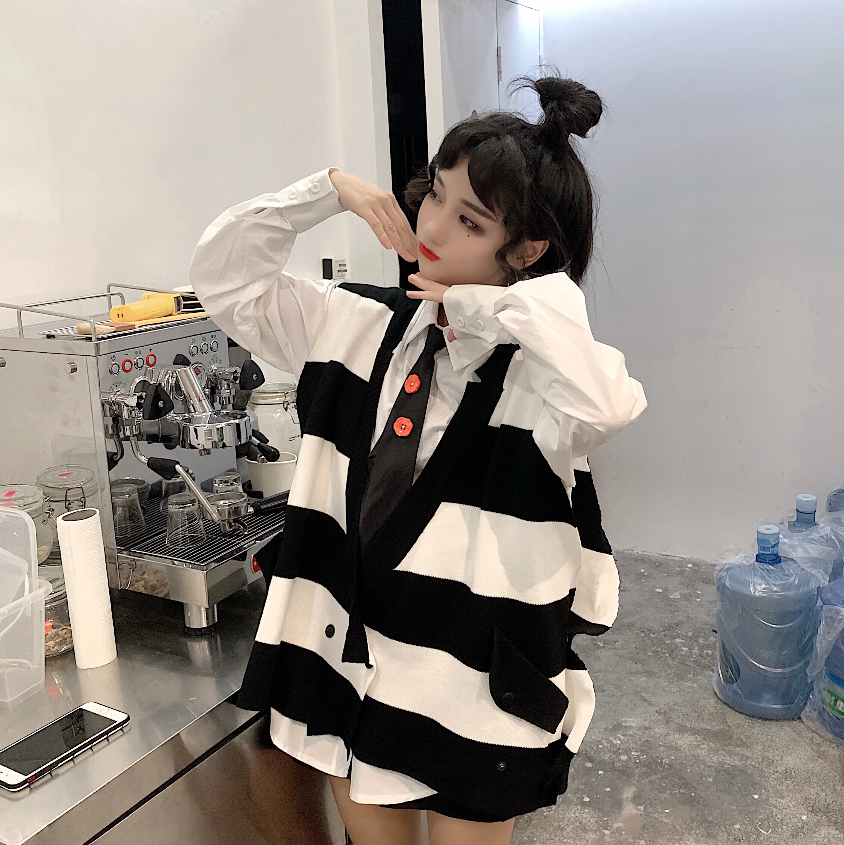 Harajuku Lazy Weater женская осенняя и зимняя одежда черно-белый полосатый свитер жилет добавить тонкие белые женские рубашки