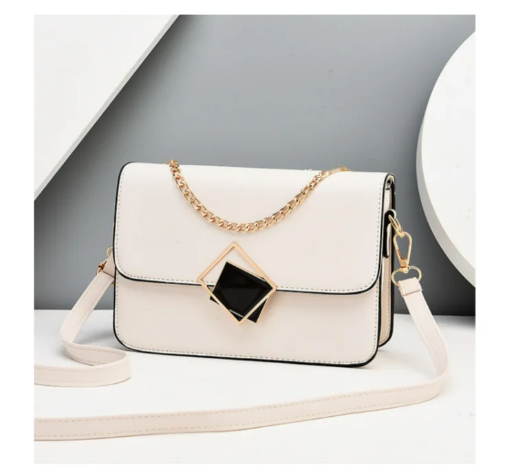 Flap style chain shoulder bag Create your own luxurious elegance with  METROCITY's best-selling handbag line