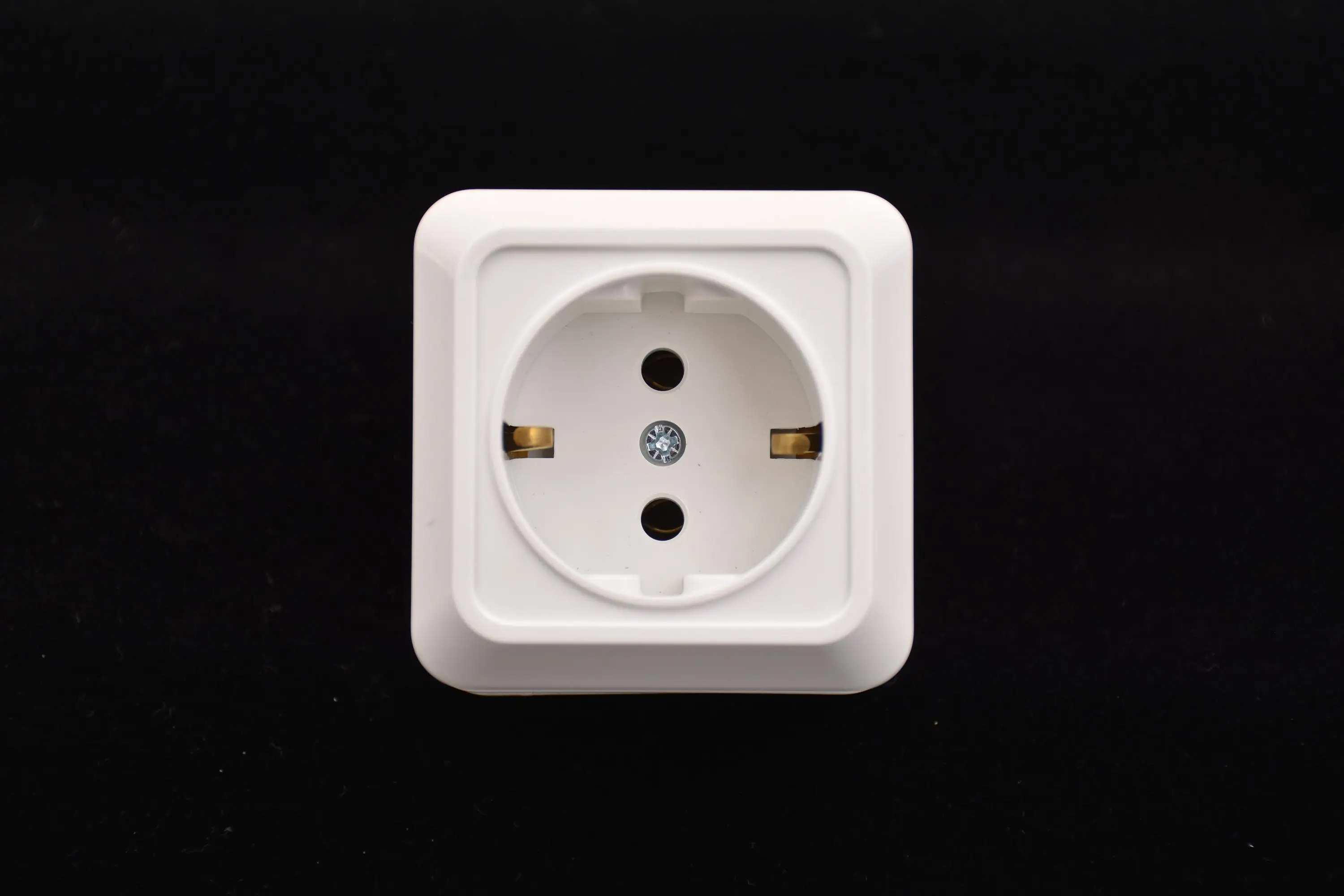 Singel Socket outlet with earthing EU STANDARD IP20 Wall socket grounding | Обустройство дома
