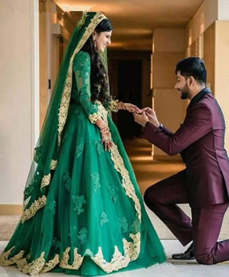 

Crystal India Muslim Wedding Dresses with Long Sleeve Modest Emelard Green Lace Saudi Arabian Dubai Caftan Bridal Gowns