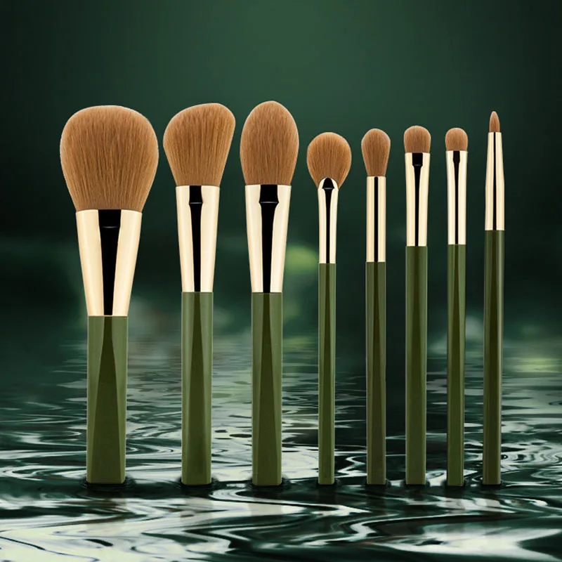 

8Pcs Fluffy Makeup Brush Set Brush Blush Powder Eyeshadow Brush Art Brush Advanced Makeup Brush with Brush Pack