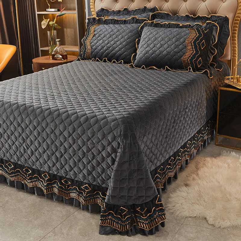 European Quilted Bedspread Set Velvet Lace Queen King Size Coverlet 250x270 Thick Soft Bedsheet