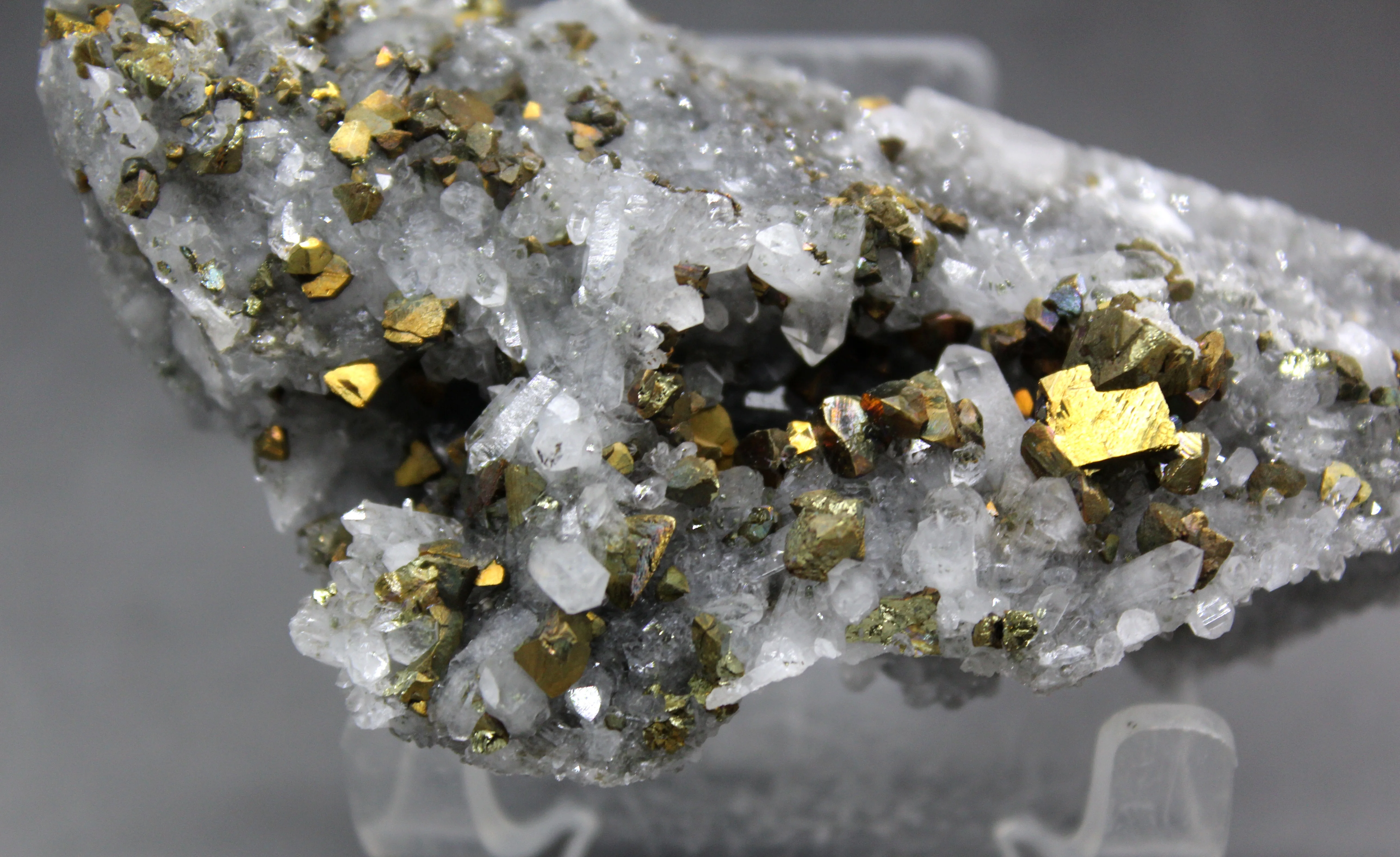 

255g Natural Shiny chalcopyrite and crystal symbiotic mineral crystal specimen Stones and crystals Rough quartz