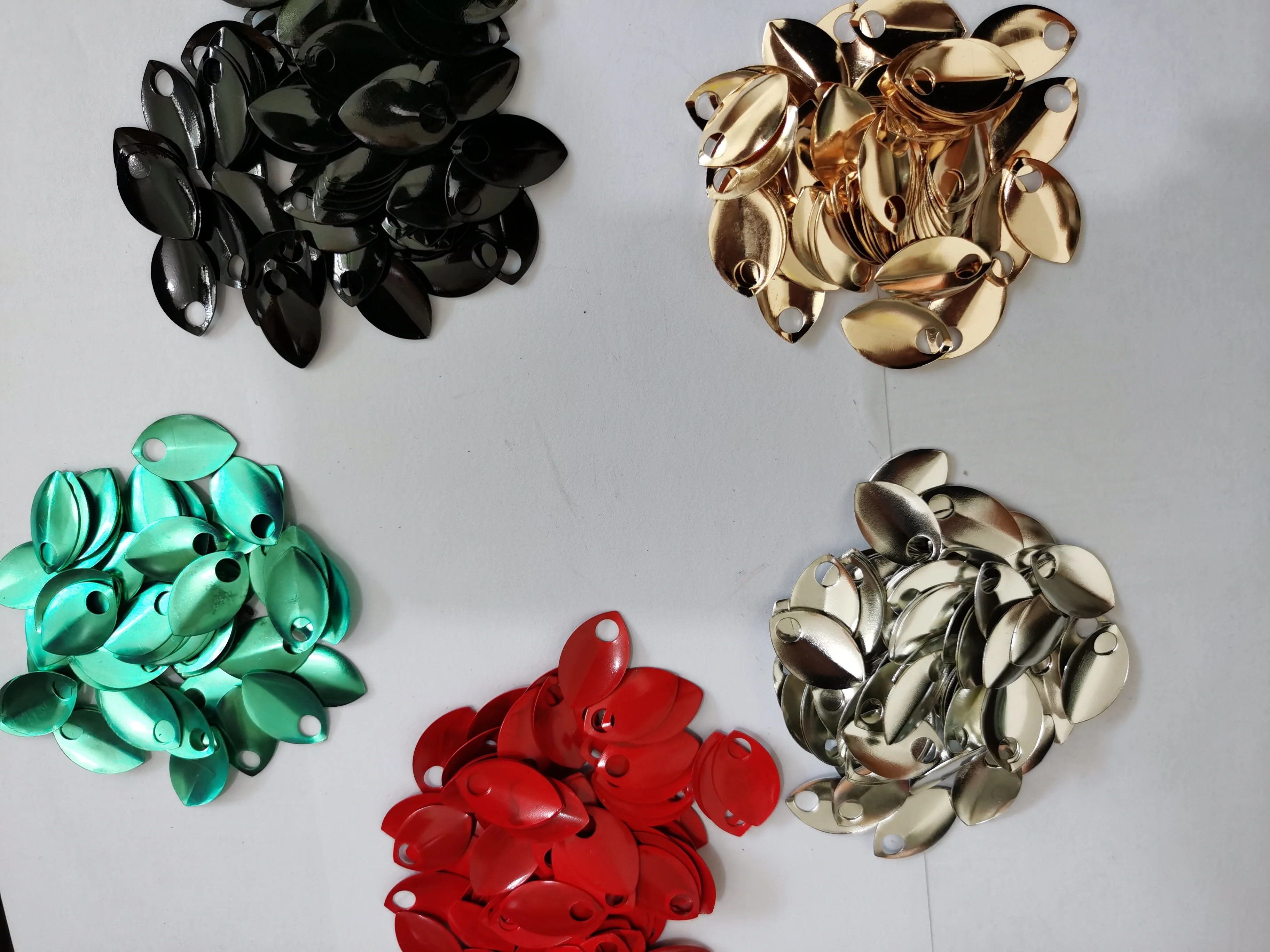 New Styles WRB1019 Fish Scales Pieces Jewelry Findings & Components 100pcs Silver Gold Red Green &ampBlack Colors | Украшения и