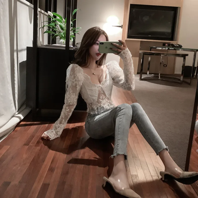 Новинка, весенние темпераментные сексуальные короткие топы с v-образным вырезом, Женские Ретро Топы с длинным рукавом и кружевной вышивкой