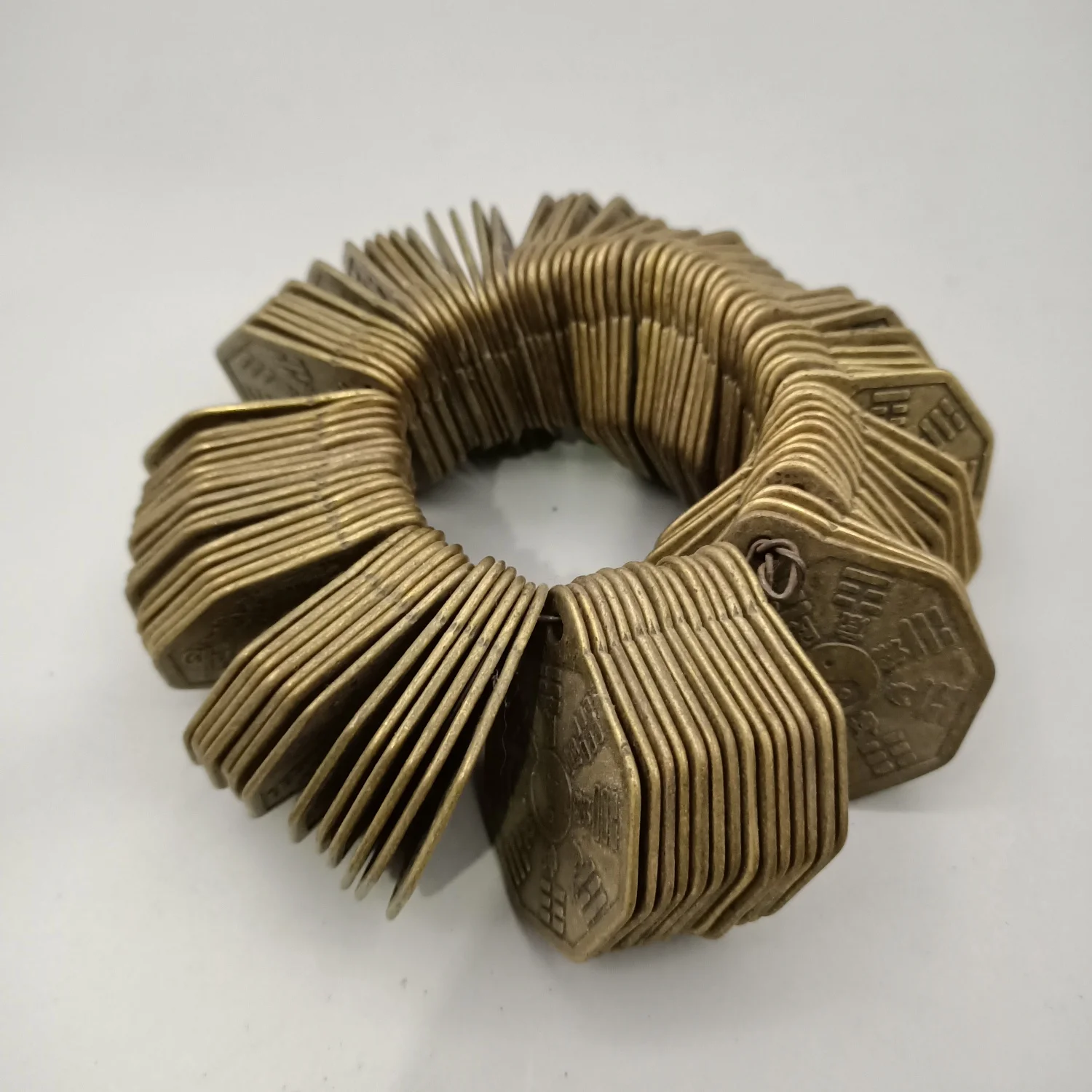 

Специальная трафаретная монетница кладоисключает всю веревку для продажи в США, чтобы собирать подарки