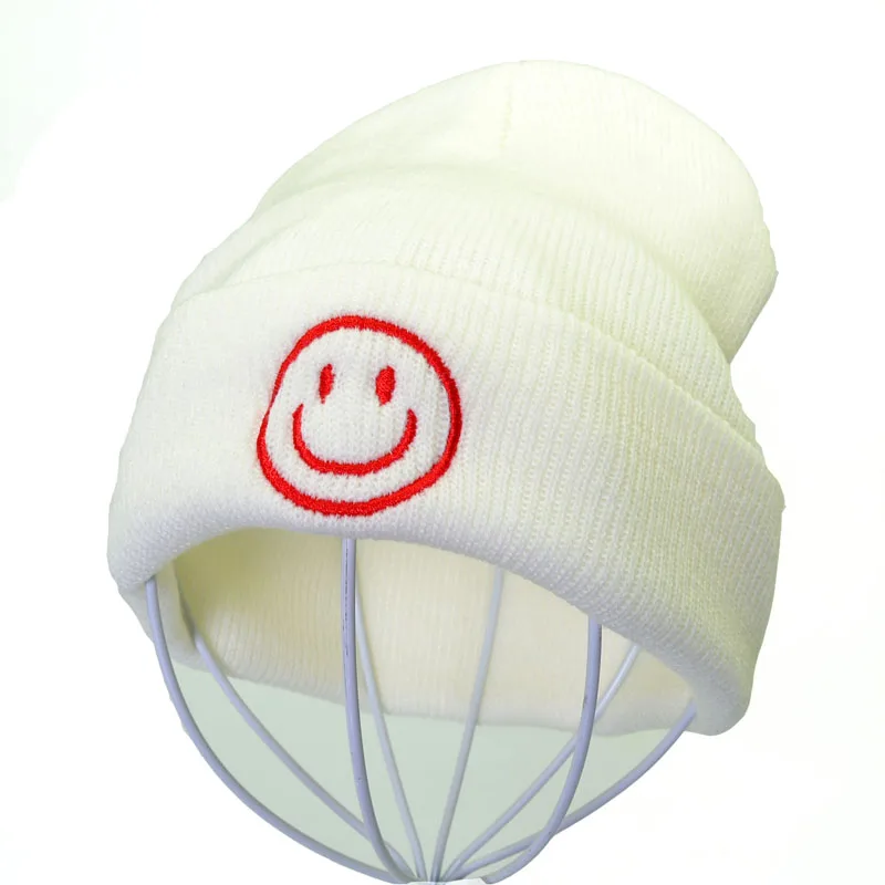 Smiley face Beanie женские и мужские хлопковые шапки-бини, одноцветная хип-хоп Skullies, зимние трикотажные изделия, вязаная шапка унисекс - Цвет: Белый