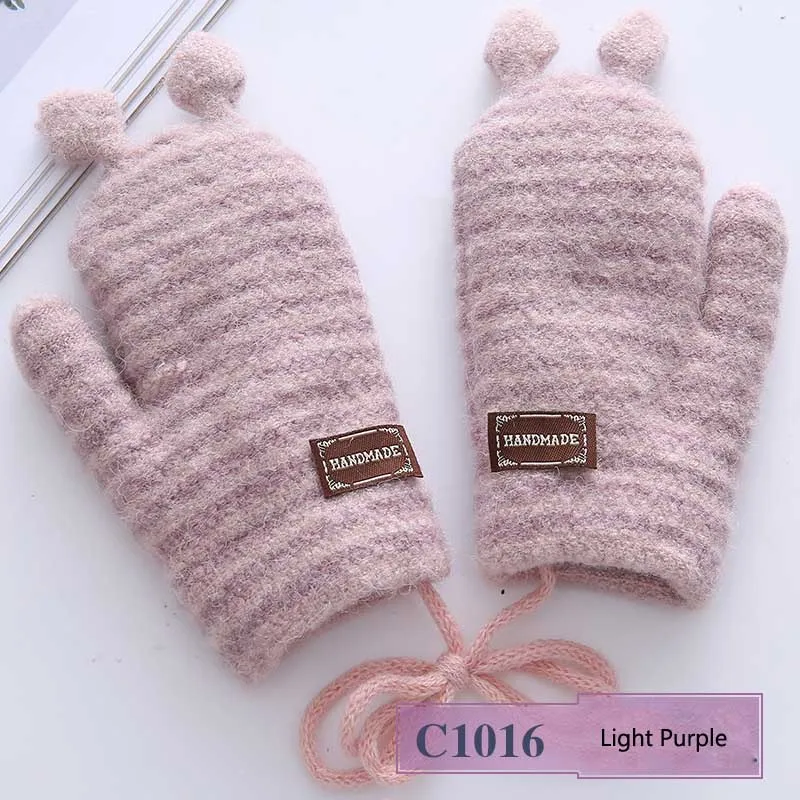 light purple Осенне-зимние детские теплые перчатки, Детские утепленные бархатные перчатки с длинными пальцами, милые вязаные полосатые перчатки с веревкой для девочек от 1 до 8 лет - Цвет: light purple