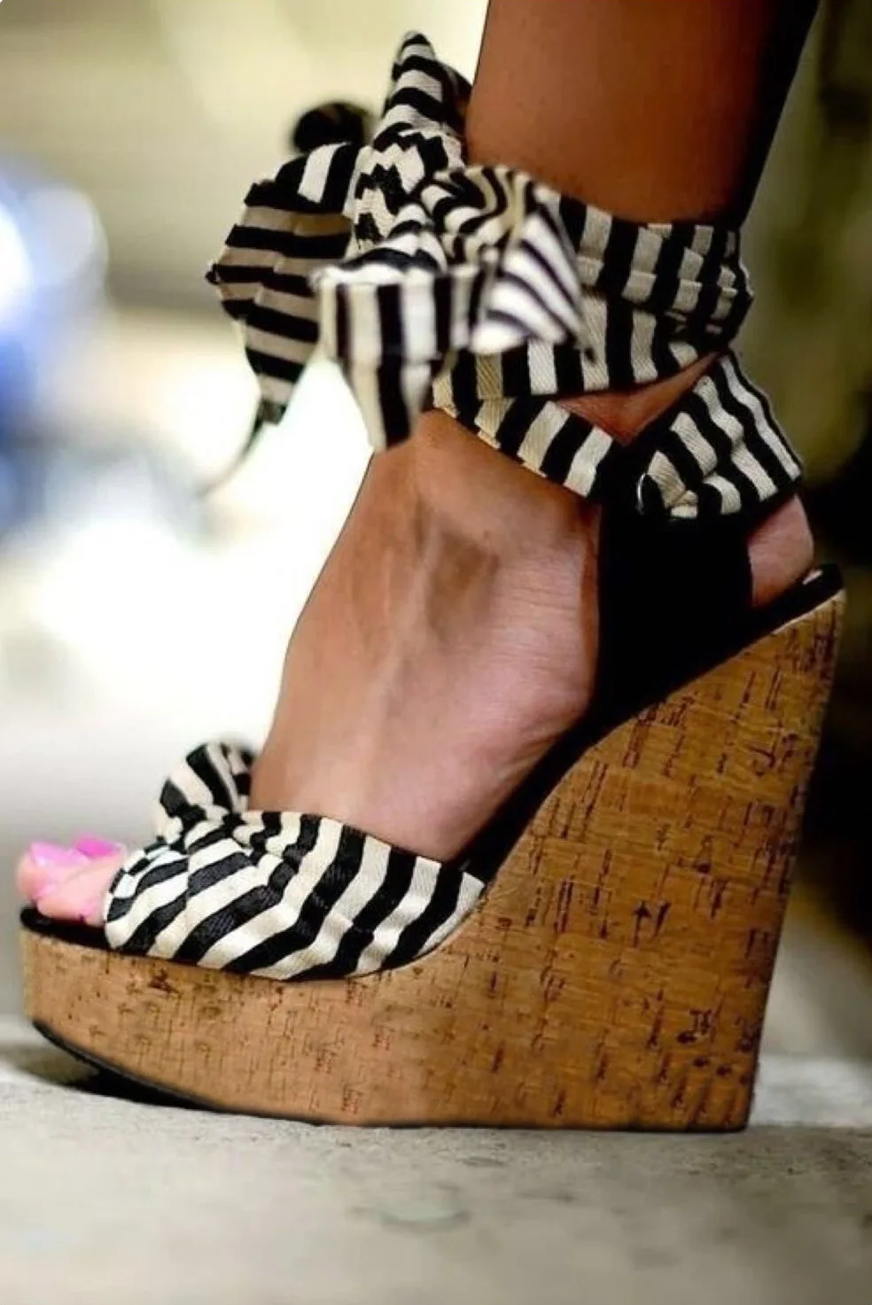 

Peep Toe Fashion Striped Platform Wedges Sandals Women Ankle Strap Lace-Up Ladies Shoes Super High Front Rear Strap Sandals