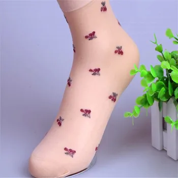 

Ladies, a velvet mask, a couple of hooks, a couple of pairs of socks.qwz04