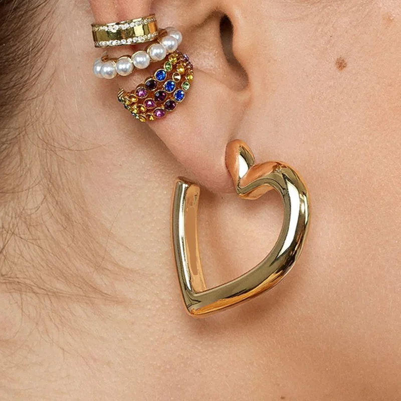 

wing yuk tak Hip Hop Jewelry Shining Gold Heart Stud Earrings Women Metal Statement Earring Wholesale
