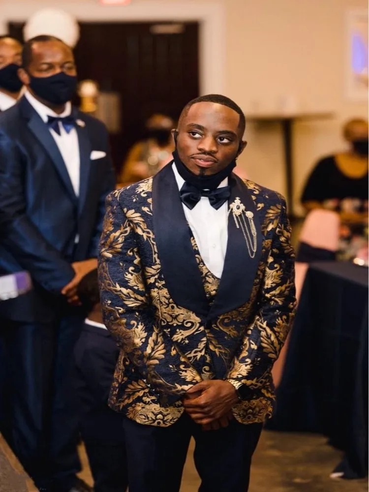 

Красивые Черные смокинги для жениха с пейсли, мужские рабочие костюмы, комплект свадебного костюма, выпускного, пиджака, брюки, жилет и галстук-бабочка, № 408