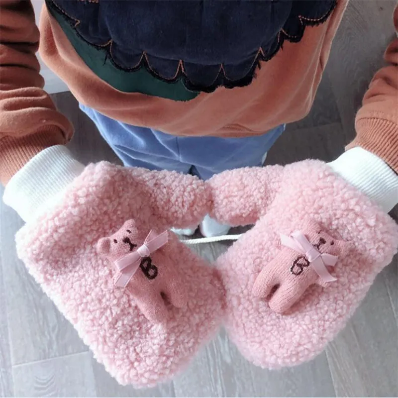 Pink Зимние теплые плюшевые перчатки для мальчиков и девочек, детские варежки с рисунком медведя, детские перчатки с веревкой из шерсти ягнёнка, кашемир - Цвет: Pink