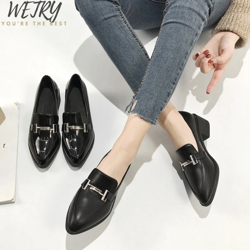 

Women Flat Shoes Brand 2019 Fashion Mules For Women PU Leather Pointed Toe Slip On Flip Flops Women Slipper M625