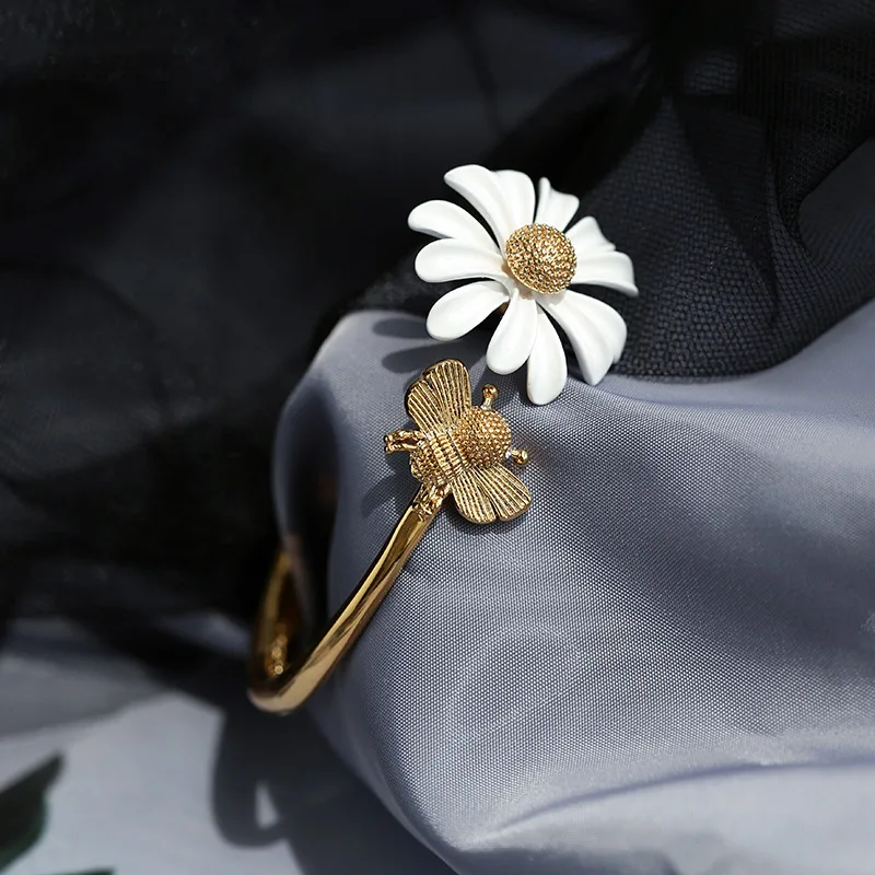 15234967225_754406300