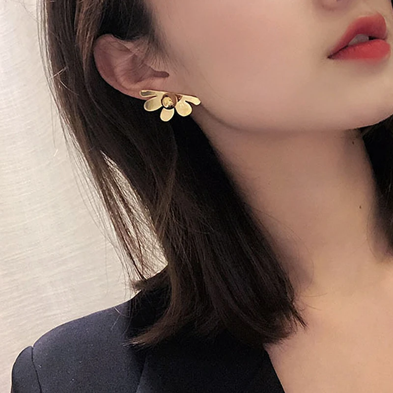 AOMU, новинка, изящный вентилятор, секционный, половинчатый цветок, матовый металл, неправильные геометрические Винтажные серьги-гвоздики для женщин, подарок, ювелирное изделие, аксессуары