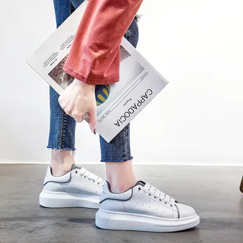 

High-quality luminous white sports shoes 2019 European and American thick-soled sports shoes leather women's running shoes ZQ-09