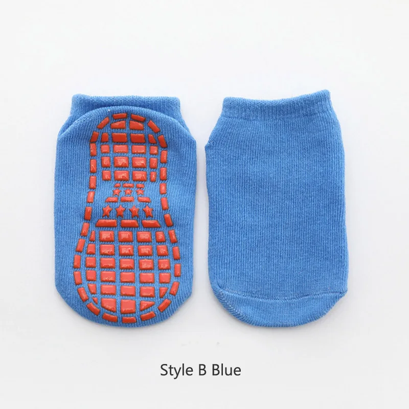 Детские Нескользящие носки для мальчиков и девочек, носки для прыжков на батуте, синие, черные хлопковые короткие Дышащие носки эластичные спортивные детские носки для улицы - Цвет: Style B Blue