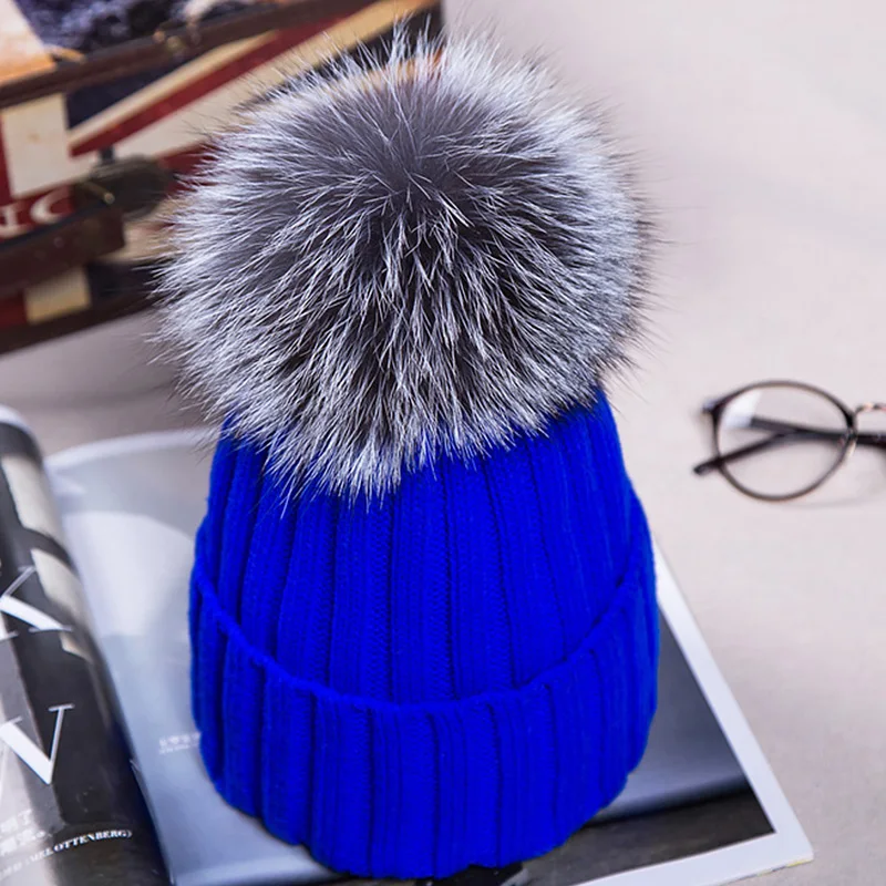 Royal blue Новые зимние теплые вязаные шапки для женщин, шапка из лисьего меха с помпонами и помпонами в полоску, дизайнерская вязаная шерстяная шапка для женщин и девочек, шапки - Цвет: Royal blue