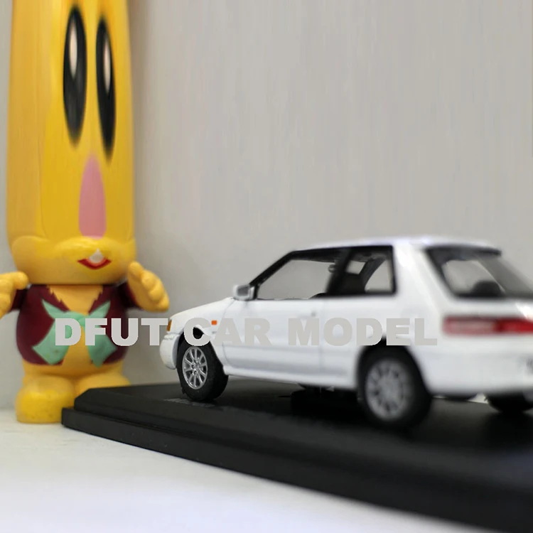 1:43 сплав модель гоночной машины Familia GTR 1993 детских игрушечных автомобилей авторизованный подарок для детей
