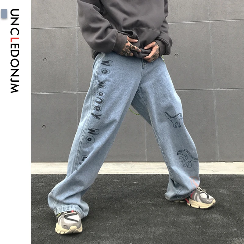 UNCLEDONJM джинсы с рисунком маленького динозавра широкие брюки мужские джинсовые
