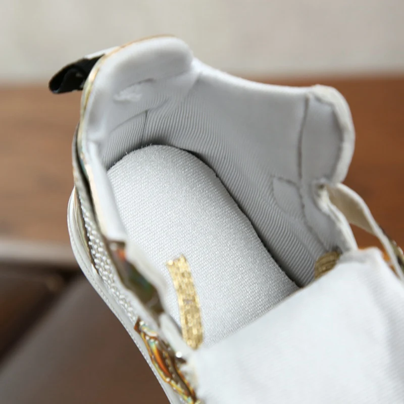 Осенняя светящаяся спортивная обувь для маленьких мальчиков и девочек; Светодиодный светящийся кроссовки; детская нескользящая обувь; детская обувь с блестящей звездой