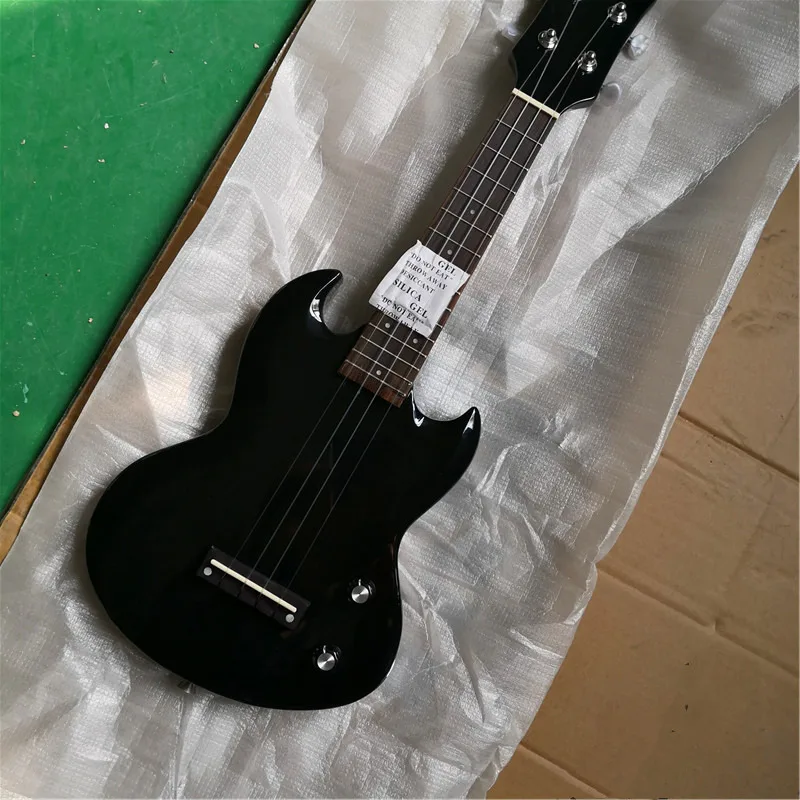 Профессионально played4-string электрогитара может быть настроена под ваш любимый цвет